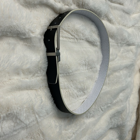 Nike Men’s Golf Belt REVERSIBLE Black/White - 32/34 in great condition!!! - Picture 3 of 8